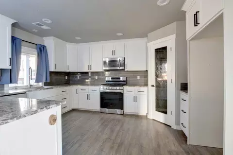 Kitchen - 1013 Ruby Meadows Dr, Eagle Point, OR 97524 photo 3 of 3