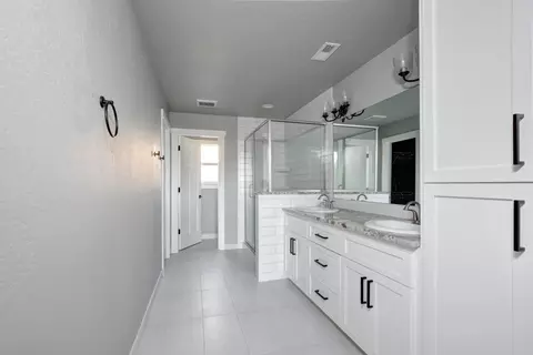 Bath - 1013 Ruby Meadows Dr, Eagle Point, OR 97524 photo 1 of 4