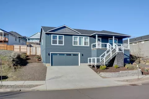 Exterior - 1013 Ruby Meadows Dr, Eagle Point, OR 97524 photo 8 of 8