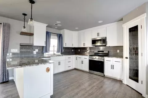 Kitchen - 1013 Ruby Meadows Dr, Eagle Point, OR 97524 photo 1 of 3