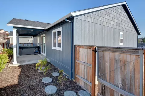 Exterior - 1013 Ruby Meadows Dr, Eagle Point, OR 97524 photo 7 of 8