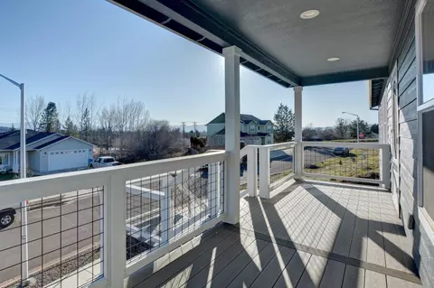 Exterior - 1013 Ruby Meadows Dr, Eagle Point, OR 97524 photo 4 of 8