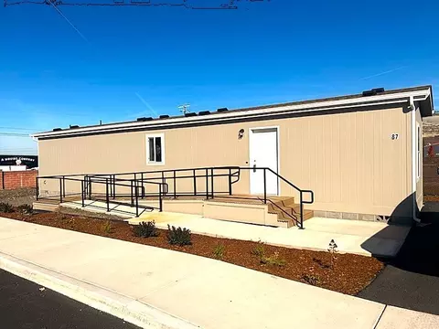 460 Arnos St # 87, Talent, OR 97540