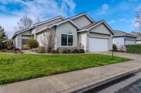 744 Fernwood Dr, Medford, OR 97504
