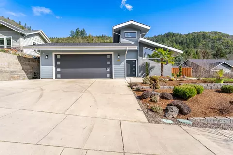 107 NE Vertical Dr, Grants Pass, OR 97526
