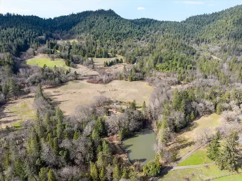 6526 Tunnel Loop Rd, Grants Pass, OR 97526