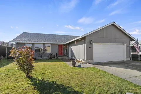 2314 Lara Ln, Central Point, OR 97502