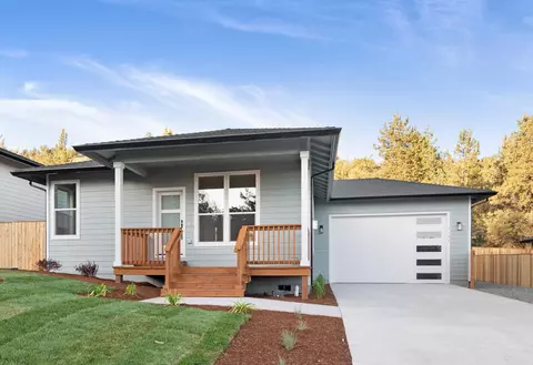 1195 Orange Blossom Dr, Klamath Falls, OR 97601
