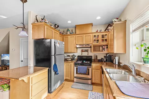 Kitchen - 155 Casey Way, Central Point, OR 97502 photo 1 of 3