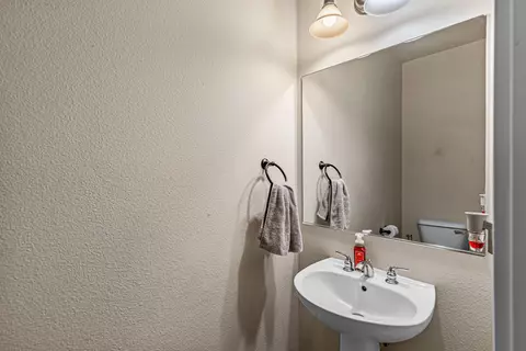 Bath - 155 Casey Way, Central Point, OR 97502 photo 1 of 4