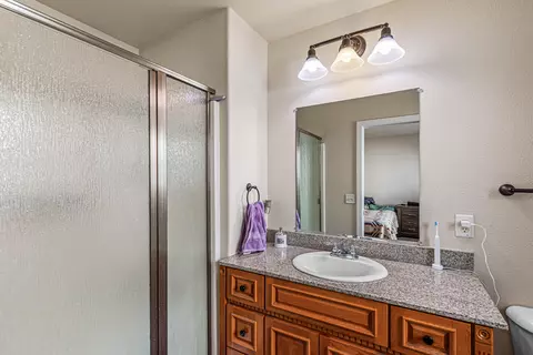 Bath - 155 Casey Way, Central Point, OR 97502 photo 2 of 4