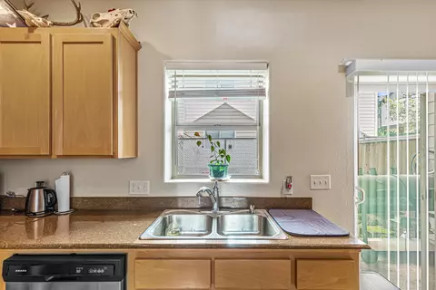 Kitchen - 155 Casey Way, Central Point, OR 97502 photo 3 of 3
