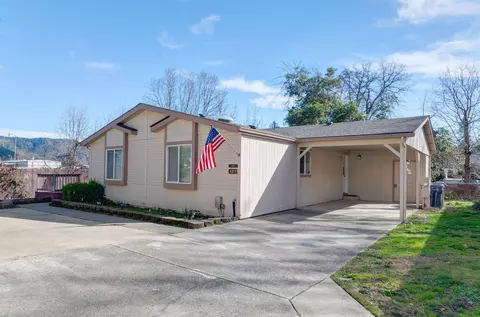 121 NW Wrightwood Cir, Grants Pass, OR 97526