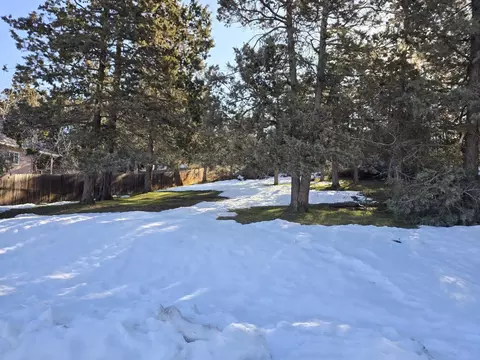 1201 Wild Plum Dr, Klamath Falls, OR 97601