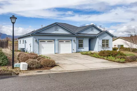 805 Oak Knoll Dr, Ashland, OR 97520