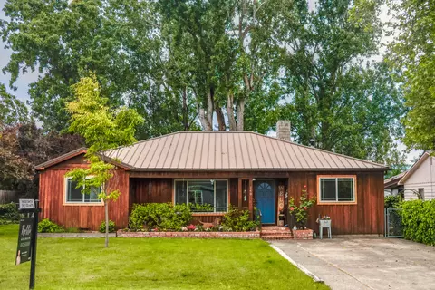 140 Clover Ln, Medford, OR 97501