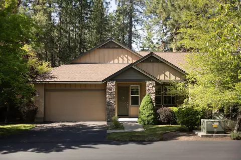 19586 Tokatee Lake Ct, Bend, OR 97702