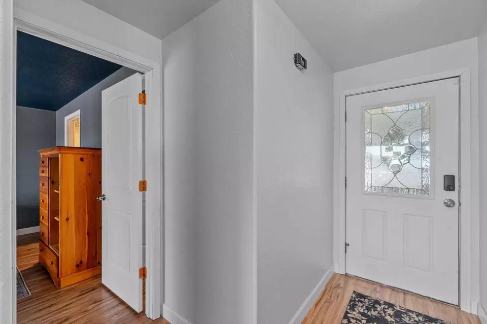 Entry Way - 11211 NW King Ave, Prineville, OR 97754 photo 1 of 3