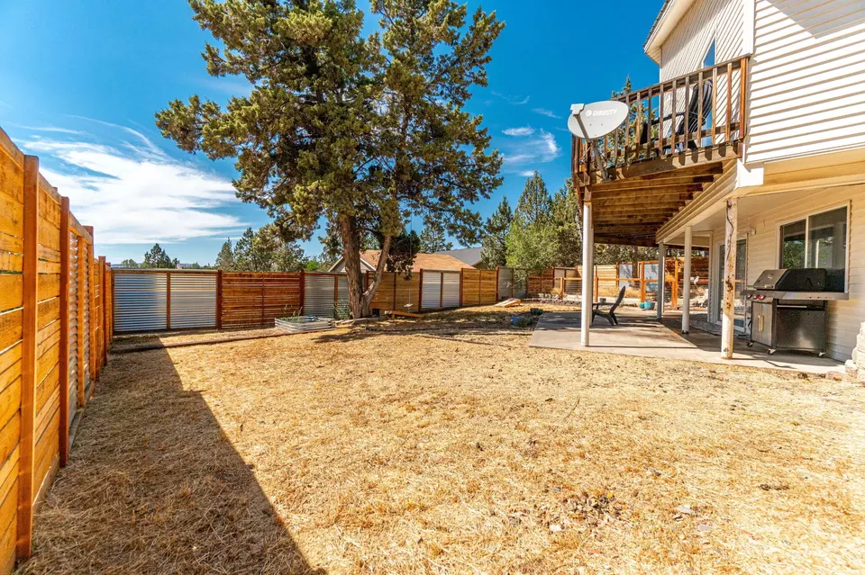Exterior - 11211 NW King Ave, Prineville, OR 97754 photo 3 of 10