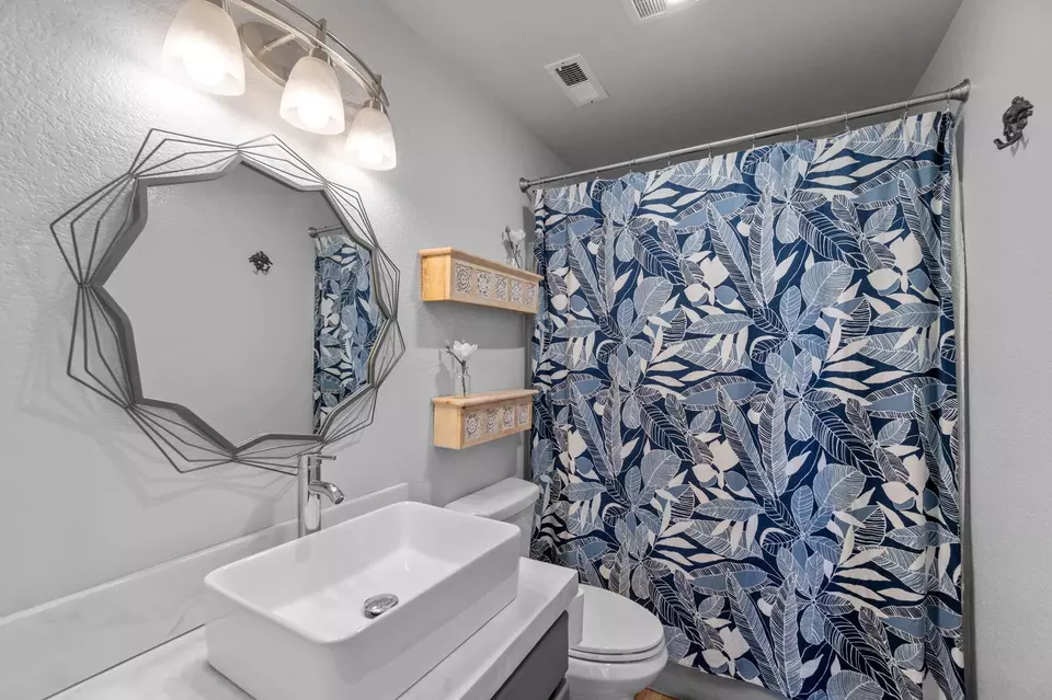 Bath - 11211 NW King Ave, Prineville, OR 97754 photo 1 of 3
