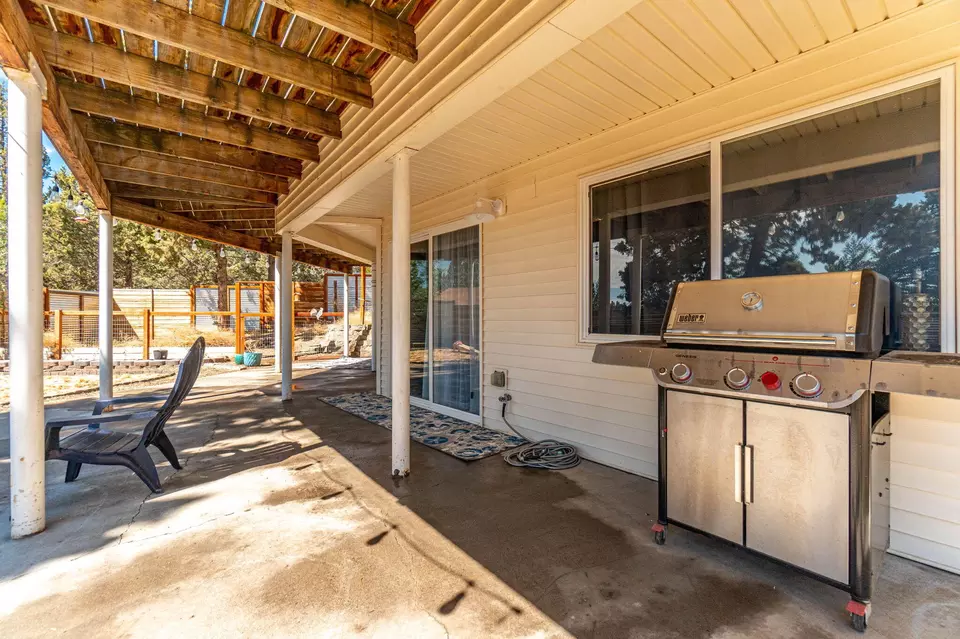 Exterior - 11211 NW King Ave, Prineville, OR 97754 photo 9 of 10
