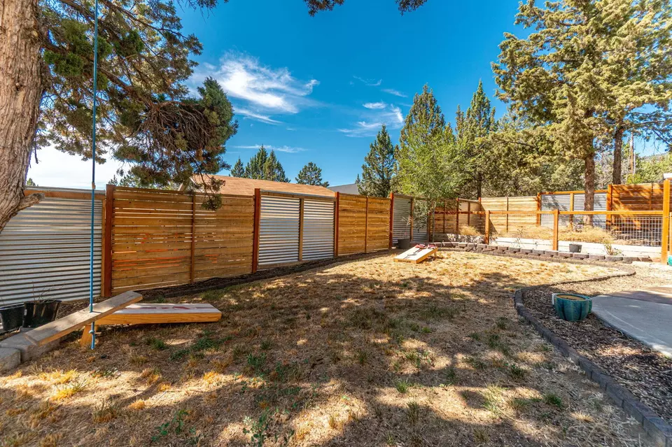 Exterior - 11211 NW King Ave, Prineville, OR 97754 photo 2 of 10