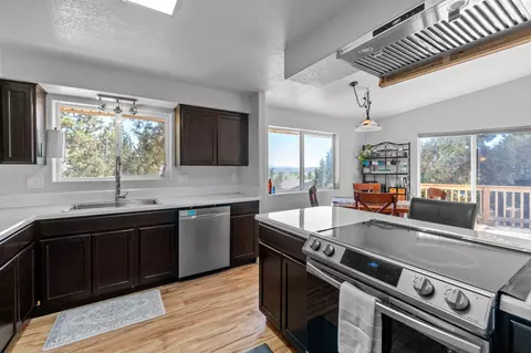 Kitchen - 11211 NW King Ave, Prineville, OR 97754 photo 1 of 5