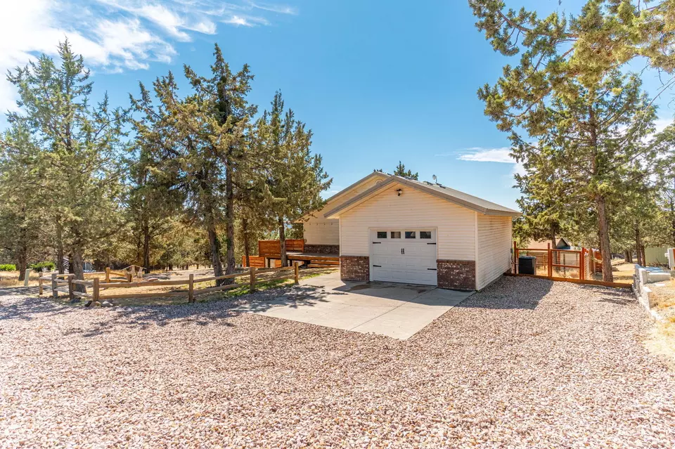 Exterior - 11211 NW King Ave, Prineville, OR 97754 photo 10 of 10