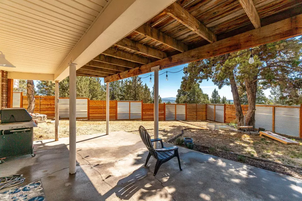 Exterior - 11211 NW King Ave, Prineville, OR 97754 photo 4 of 10