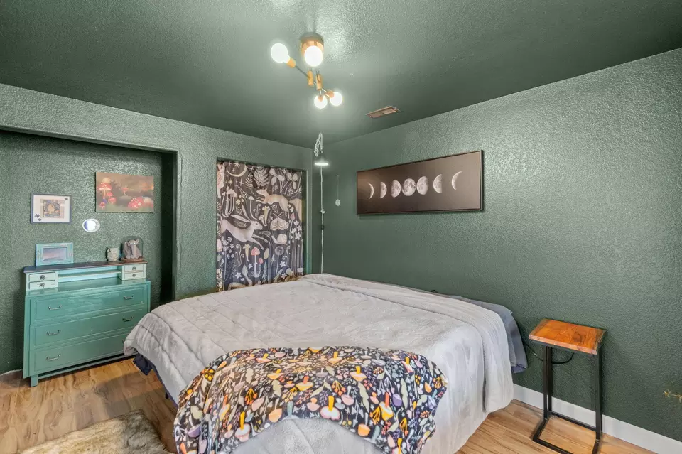 Bedroom - 11211 NW King Ave, Prineville, OR 97754 photo 4 of 6
