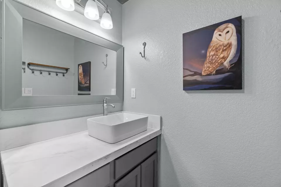 Bath - 11211 NW King Ave, Prineville, OR 97754 photo 3 of 3