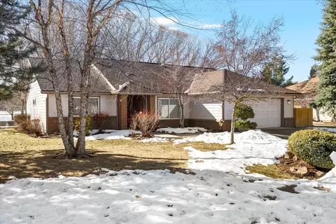 972 Harbor Isle Blvd, Klamath Falls, OR 97601