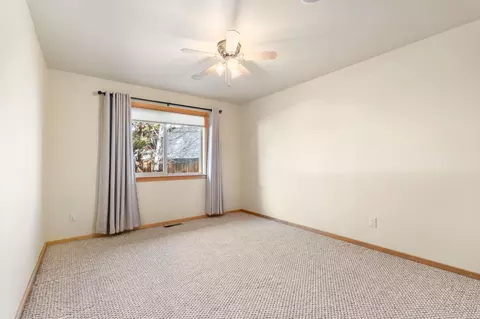 Bedroom - 16685 Oakridge Pl, La Pine, OR 97739 photo 4 of 4