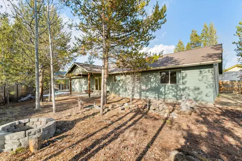 Exterior - 16685 Oakridge Pl, La Pine, OR 97739 photo 5 of 7
