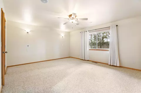 Bedroom - 16685 Oakridge Pl, La Pine, OR 97739 photo 2 of 4