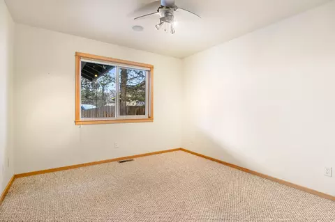 Bedroom - 16685 Oakridge Pl, La Pine, OR 97739 photo 1 of 4