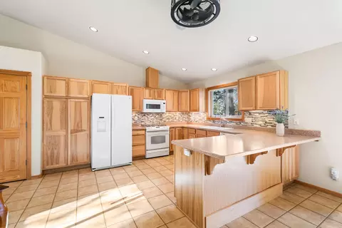 Kitchen - 16685 Oakridge Pl, La Pine, OR 97739 photo 1 of 3