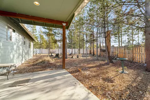 Exterior - 16685 Oakridge Pl, La Pine, OR 97739 photo 4 of 7