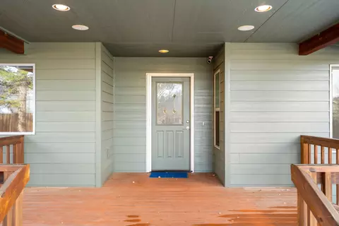 Entry Way - 16685 Oakridge Pl, La Pine, OR 97739 photo 1 of 2