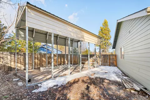 Exterior - 16685 Oakridge Pl, La Pine, OR 97739 photo 6 of 7