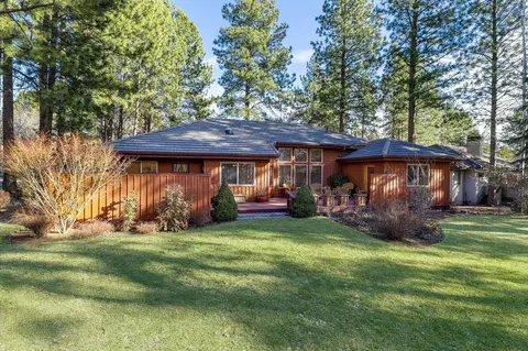 19557 Green Lakes Loop, Bend, OR 97702 photo 2