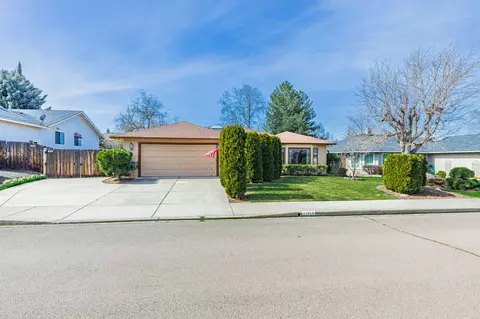 1855 Bristol Dr, Medford, OR 97504