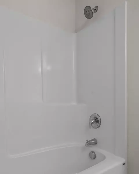 Bath - 51736 Putney Ln, La Pine, OR 97739 photo 3 of 3