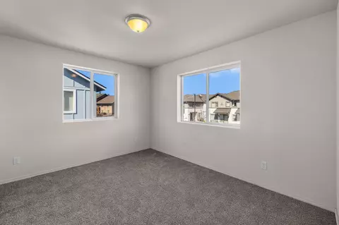 Bedroom - 51736 Putney Ln, La Pine, OR 97739 photo 1 of 6