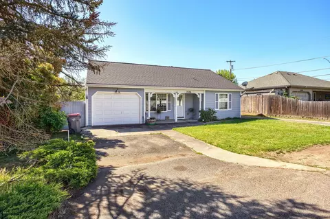 2586 Merriman Rd, Medford, OR 97501
