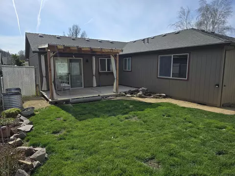Exterior - 639 Karic Way, Eagle Point, OR 97524 photo 3 of 5