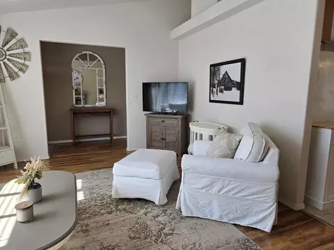 Living - 639 Karic Way, Eagle Point, OR 97524 photo 3 of 3