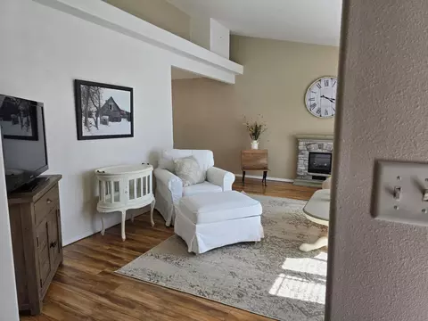 Living - 639 Karic Way, Eagle Point, OR 97524 photo 1 of 3
