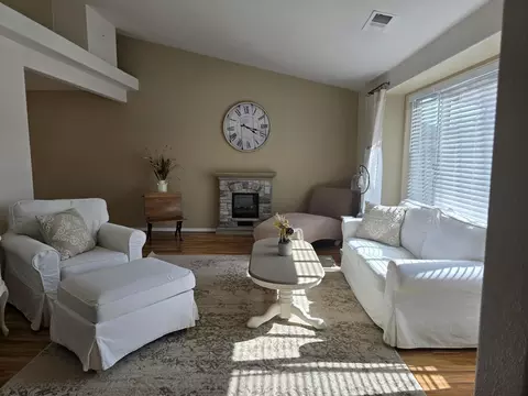 Living - 639 Karic Way, Eagle Point, OR 97524 photo 2 of 3