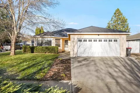1918 Mckenzie Dr, Medford, OR 97501